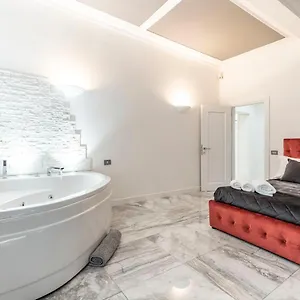 https://trevi-luxury-design-apartment-jacuzzi.it-romehotels.com